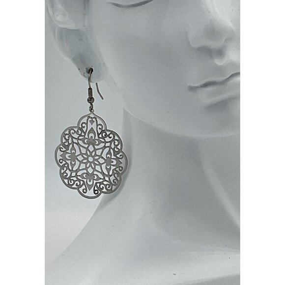 Intricate Silver Toned  Mandala Filigree Drop Medallion Earrings Fish Hook Back - Picture 4 of 4